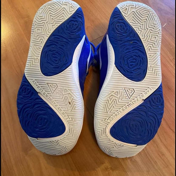 Boys Nike zoom freak basketball shoes - Picture 2 of 3